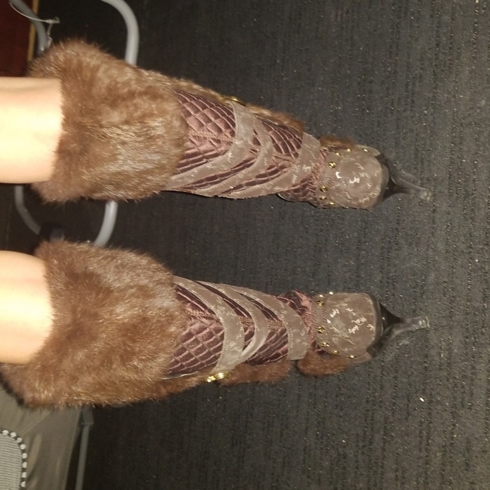 Boots - Picture 2 of 6